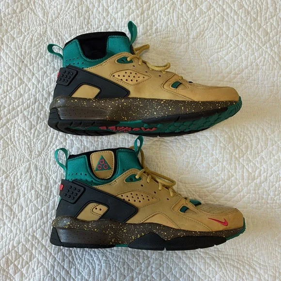 Nike ACG Air Mowabb Trail/Hiking Shoes - Picture 3 of 9